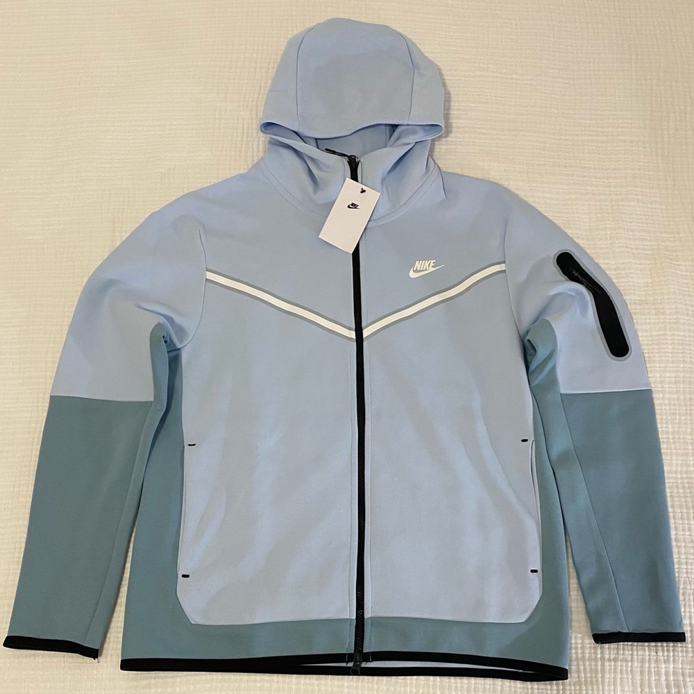 Nike Men's Blue Hooded Jacket